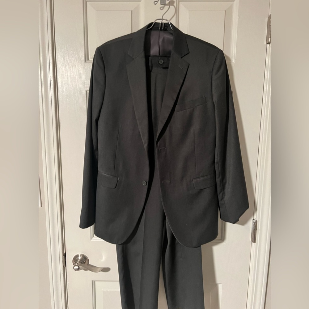 Men’s suit small